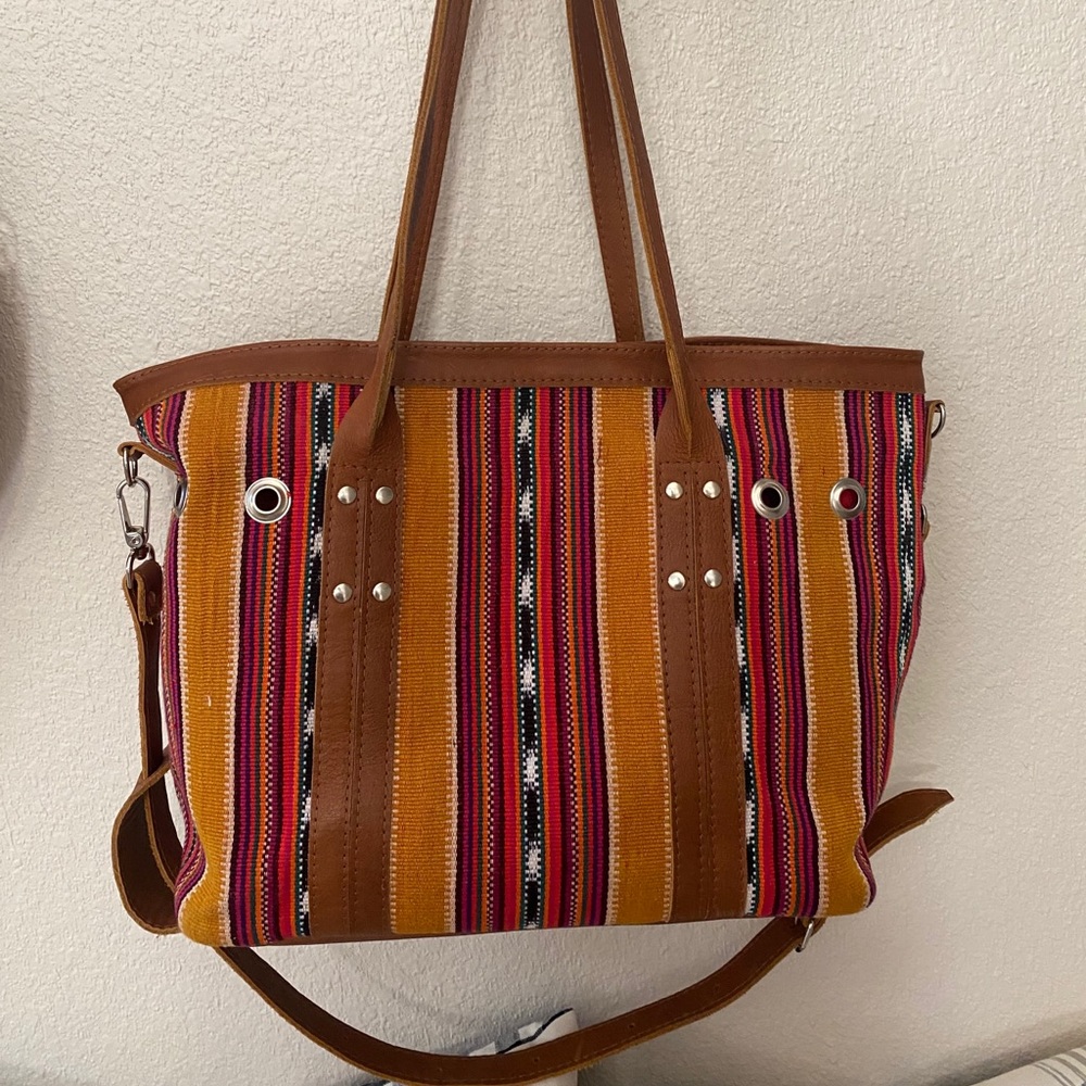 SOLD Nena & Co Sedona Tote 🌸